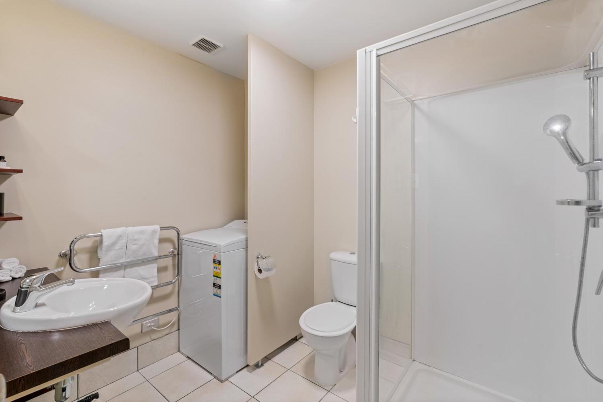 2-Bedroom Apartment With Lake & Mountain View - Beechwood Queenstown Exterior photo